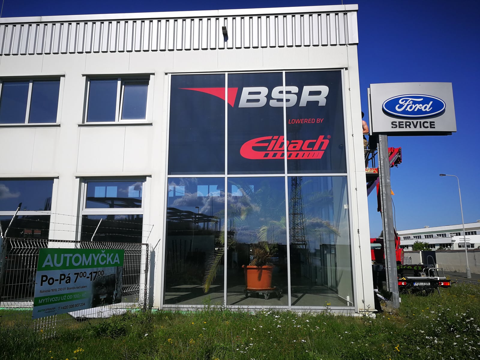 Tónování skel budovy, realizace Autofolk (5)